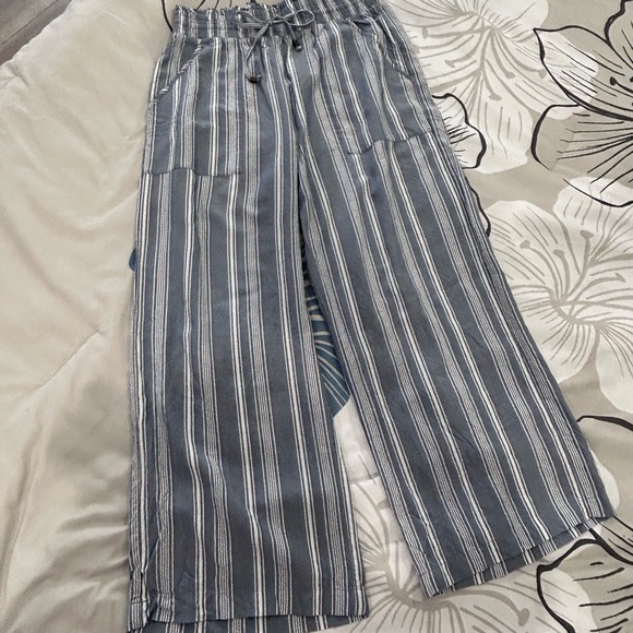 💥PRICE⬇️ 
ABERCROMBIE & FITCH • Blue & White Stripe Wide leg Pants • sz Small - Picture 2 of 11